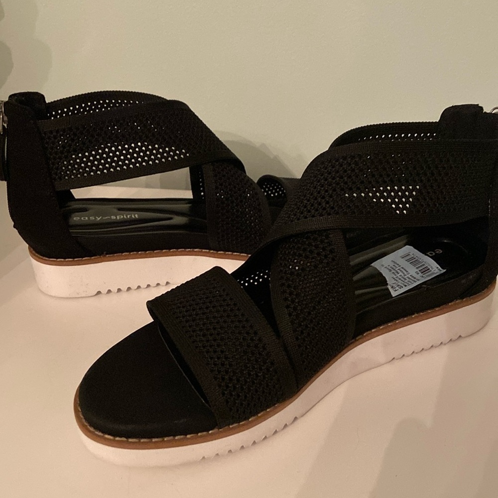 Brand new easy spirit sandals.